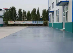 和平彩色路面喷涂翻新的材料对冬季